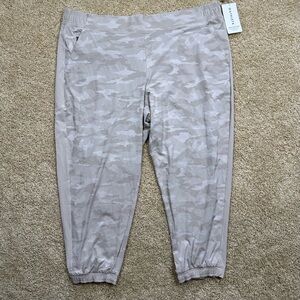 Athleta Brooklyn Camo Jogger Pants Women’s Size 26 Gray Lightweight NWT